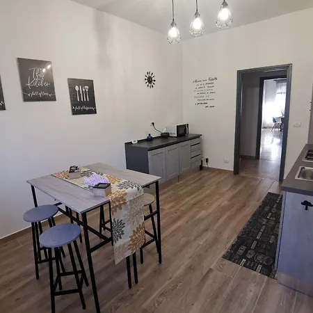 Voglio La Luna Ampio E Luminoso Turin